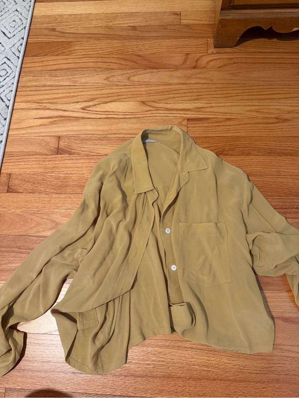 Everlane 100% silk Button-Down Pocket Shirt in Mustard Yellow